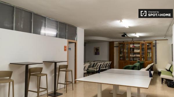 Se alquila habitación en residencia en Granada