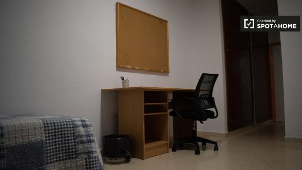 Se alquila habitación en residencia en Granada