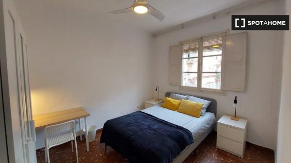 Habitación en piso compartido en valencia.