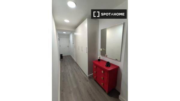 Room for rent in 3-bedroom apartment in Madrid