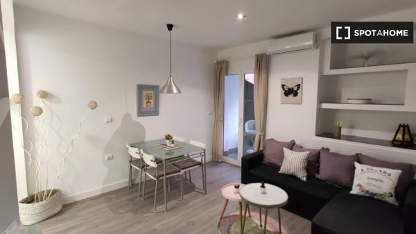 Room for rent in 3-bedroom apartment in Madrid