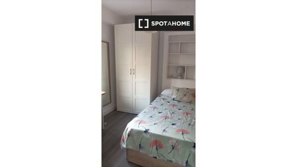 Chambre à louer dans un appartement de 3 chambres à Madrid