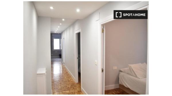 Apartamento de 2 dormitorios en alquiler en Abando, Bilbao