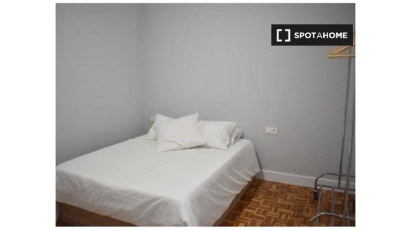 Apartamento de 2 dormitorios en alquiler en Abando, Bilbao