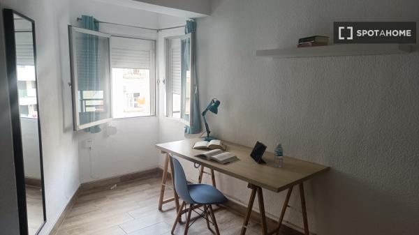 Alquiler de habitaciones en piso de 3 dormitorios en Almería