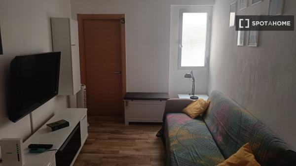 Alquiler de habitaciones en piso de 3 dormitorios en Almería