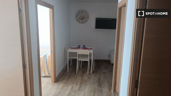 Alquiler de habitaciones en piso de 3 dormitorios en Almería