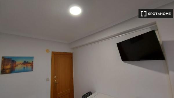 Alquiler de habitaciones en piso de 4 dormitorios en Zaragoza