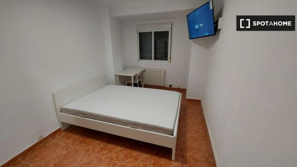 Alquiler de habitaciones en piso de 4 dormitorios en Zaragoza