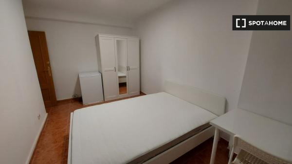 Alquiler de habitaciones en piso de 4 dormitorios en Zaragoza