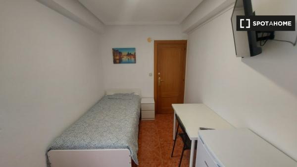 Alquiler de habitaciones en piso de 4 dormitorios en Zaragoza