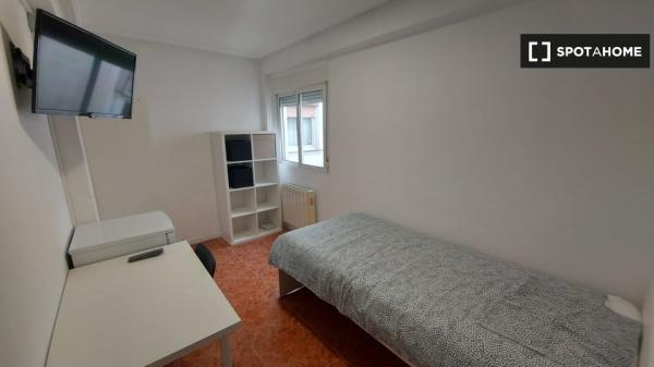 Alquiler de habitaciones en piso de 4 dormitorios en Zaragoza