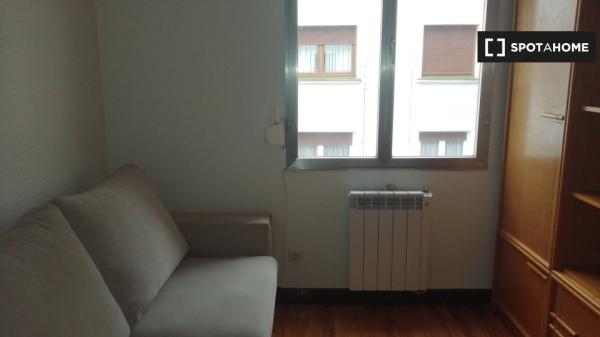 Rooms for rent in 3-bedroom apartment in Bizkaia