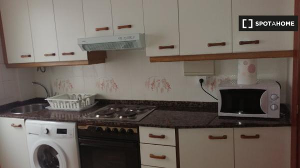 Rooms for rent in 3-bedroom apartment in Bizkaia