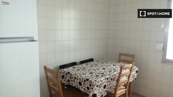 Rooms for rent in 3-bedroom apartment in Bizkaia