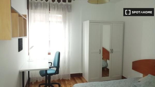 Rooms for rent in 3-bedroom apartment in Bizkaia