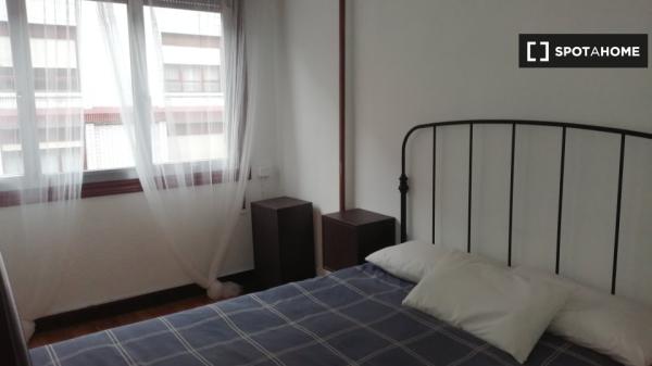 Rooms for rent in 3-bedroom apartment in Bizkaia