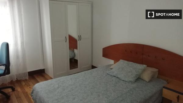 Camere in affitto in appartamento con 3 camere da letto a Bizkaia