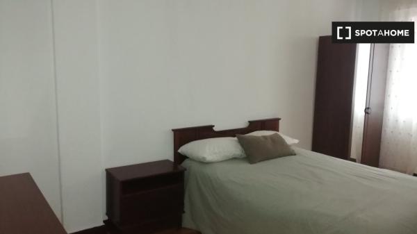 Rooms for rent in 3-bedroom apartment in Bizkaia