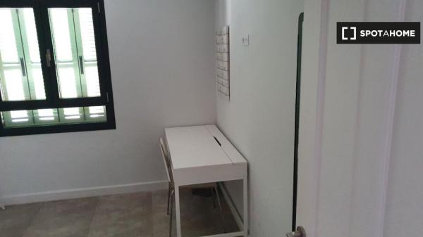 Zimmer zu vermieten in 6-Zimmer-Wohnung in Palma de Mallorca