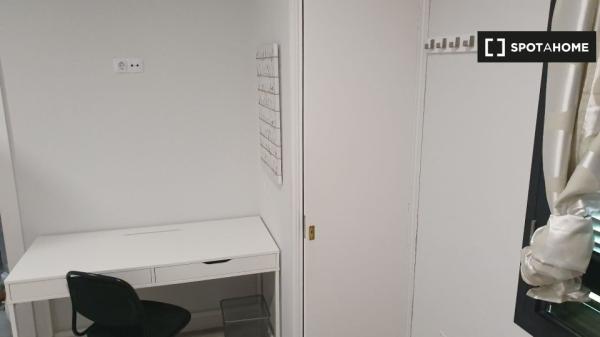 Zimmer zu vermieten in 6-Zimmer-Wohnung in Palma de Mallorca