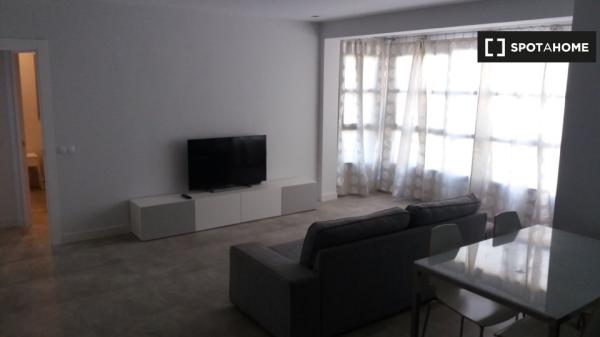 Room for rent in 6-bedroom apartment in Palma de Mallorca