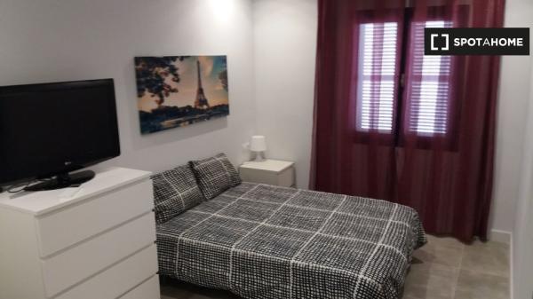 Room for rent in 6-bedroom apartment in Palma de Mallorca