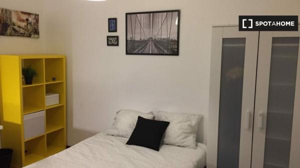 Alugo quarto em apartamento partilhado em Santiago De Compostela