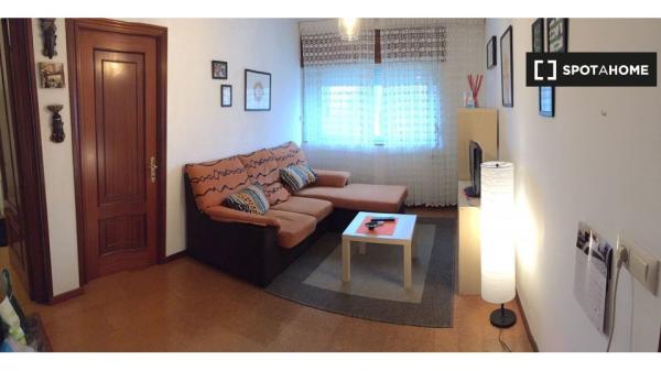 Alugo quarto em apartamento partilhado em Santiago De Compostela