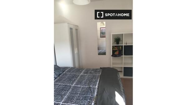 Alugo quarto em apartamento partilhado em Santiago De Compostela