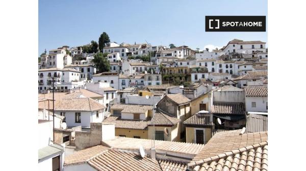 Piso de 3 dormitorios en alquiler en Granada