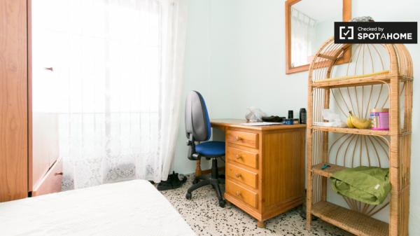 Acogedora habitación en apartamento de 3 dormitorios en Albaicín, Granada