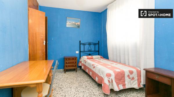 Acogedora habitación en apartamento de 3 dormitorios en Albaicín, Granada