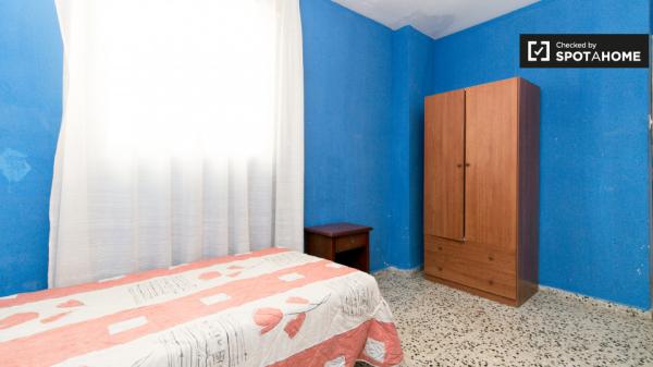 Acogedora habitación en apartamento de 3 dormitorios en Albaicín, Granada