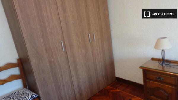 Zimmer zu vermieten in 3-Zimmer-Wohnung in Santander