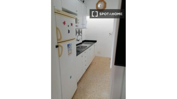 Chambre dans un appartement partagé aux Canaries