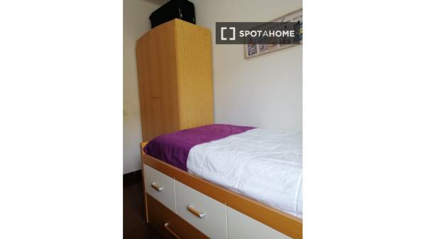 Room in shared apartment in Canarias