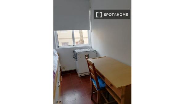 Quarto em apartamento partilhado nas Canárias