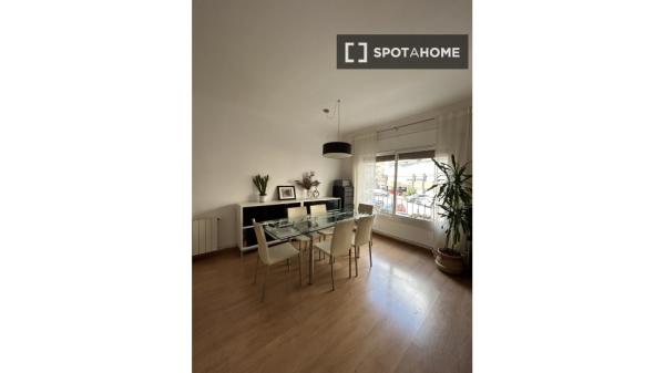 Habitación en piso compartido en barcelona.