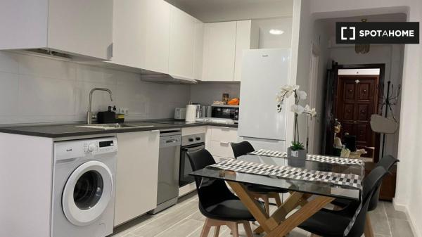 Se alquila habitación en piso de 4 dormitorios en Segalerva, Málaga