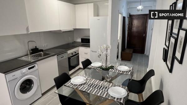 Se alquila habitación en piso de 4 dormitorios en Segalerva, Málaga