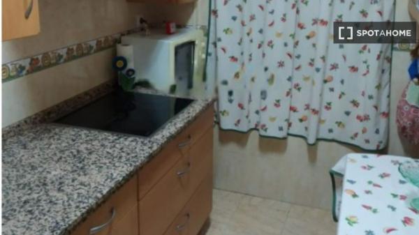 Apartamento de 3 dormitorios en alquiler en Nervión, Sevilla