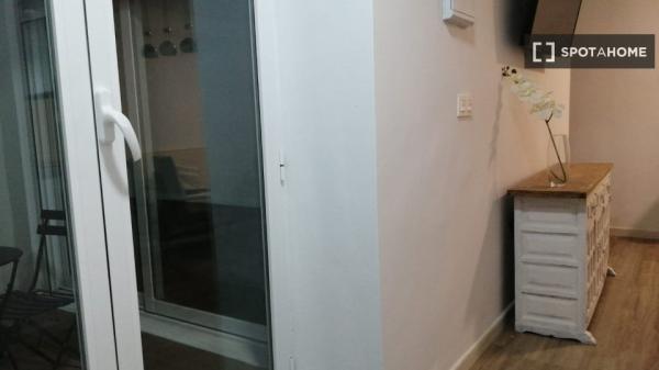 Apartamento completo de 2 dormitorios en Granada