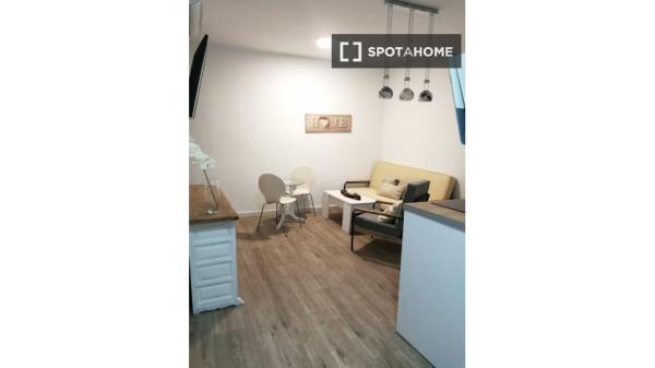 Apartamento completo de 2 dormitorios en Granada