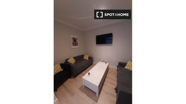 Alquiler de habitaciones en piso de 5 dormitorios en Zaragoza