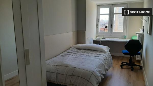 Alquiler de habitaciones en piso de 5 dormitorios en Zaragoza