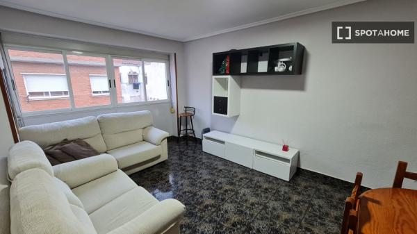 Habitación doble en piso compartido con salón propio