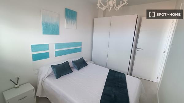 Alugo quarto em apartamento de 3 quartos em Santander