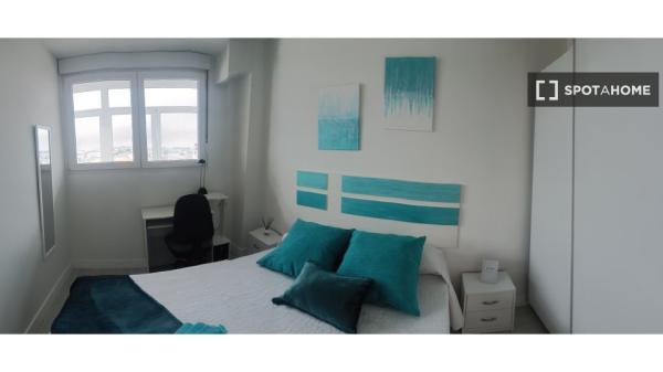 Room for rent in 3-bedroom apartment in Santander