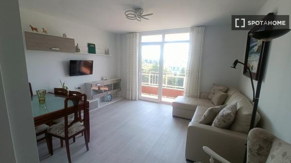 Room for rent in 3-bedroom apartment in Santander